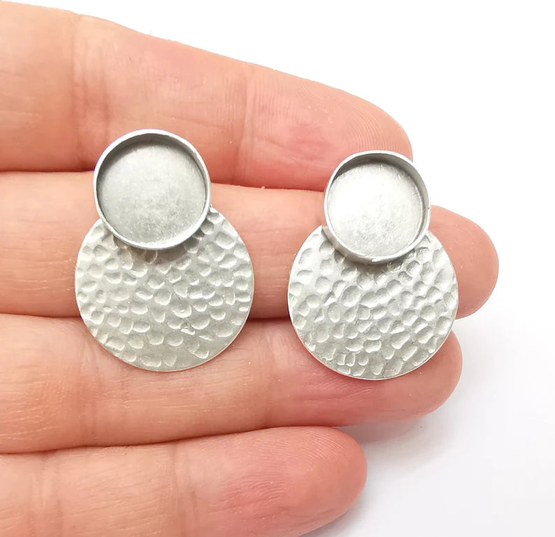 Earring Stud Base, Hammered Earring Blank, Ear Settings Resin Bezel, Cabochon Mounting, Antique Silver Plated Brass (14mm blanks) G35720