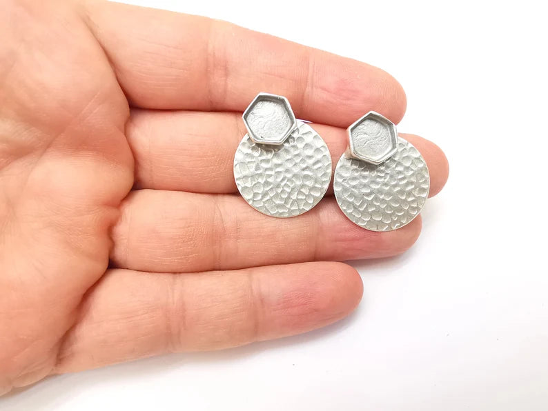 Earring Stud Base, Hammered Earring Blank, Ear Settings Resin Bezel, Cabochon Mounting, Antique Silver Plated Brass (10mm blanks) G35726