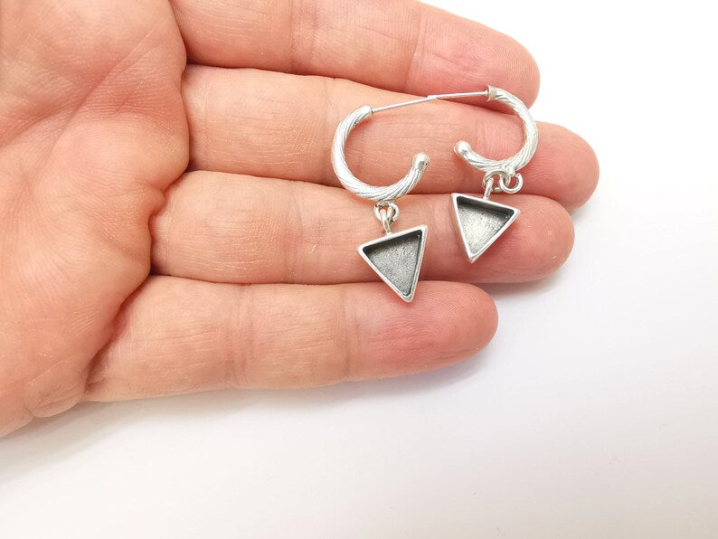 Earring Stud Base, Earring Blank, Ear Settings Resin Bezel, Cabochon Mounting, Antique Silver Plated Brass (10mm triangle blanks) G35727