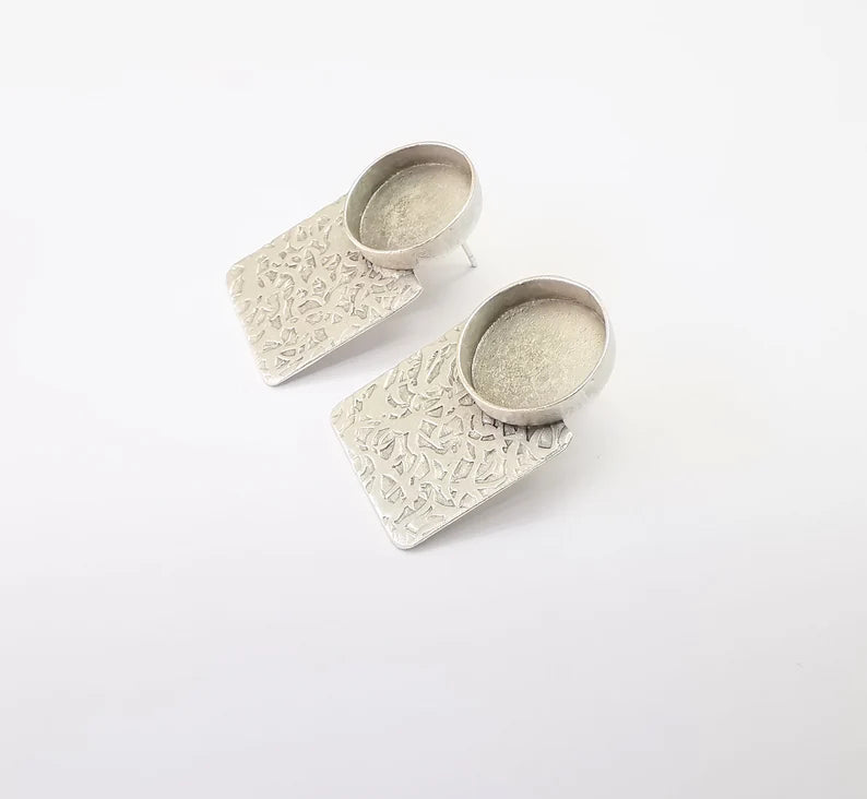 Earring Stud Base, Hammered Earring Blank, Ear Settings Resin Bezel, Cabochon Mounting, Antique Silver Plated Brass (14mm blanks) G35746