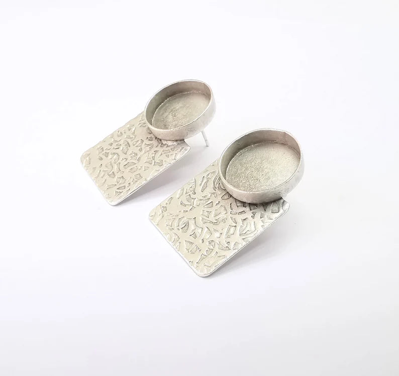 Earring Stud Base, Hammered Earring Blank, Ear Settings Resin Bezel, Cabochon Mounting, Antique Silver Plated Brass (14mm blanks) G35746