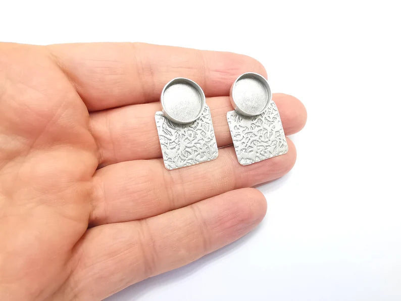 Earring Stud Base, Hammered Earring Blank, Ear Settings Resin Bezel, Cabochon Mounting, Antique Silver Plated Brass (14mm blanks) G35746