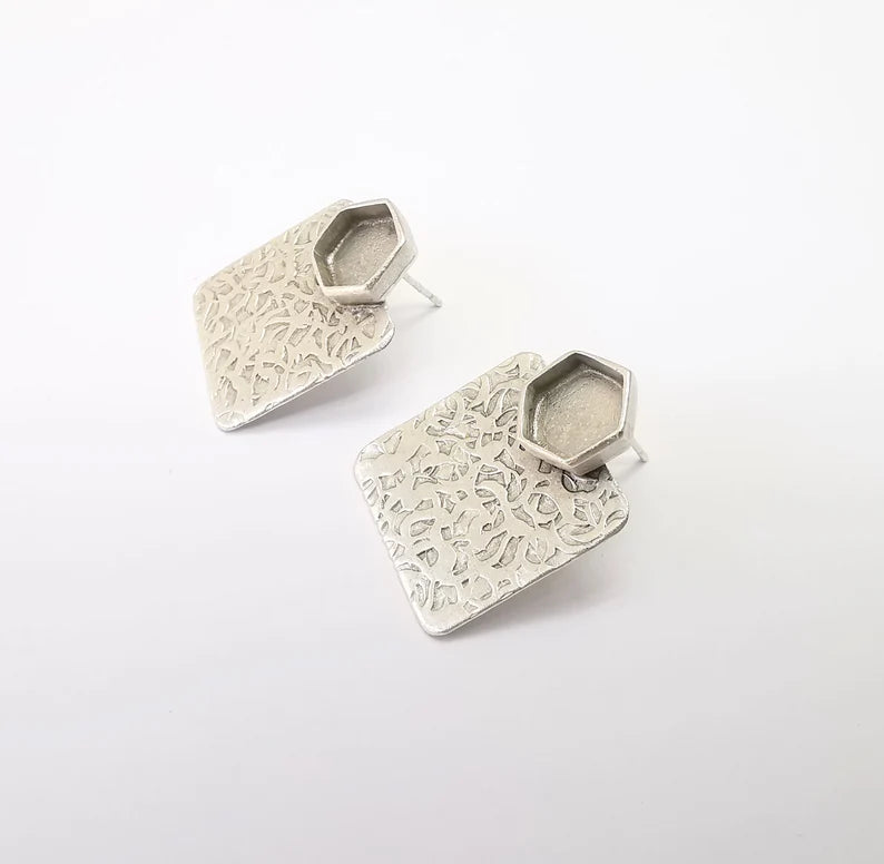 Earring Stud Base, Hammered Earring Blank, Ear Settings Resin Bezel, Cabochon Mounting, Antique Silver Plated Brass (8mm hexagon ) G35752