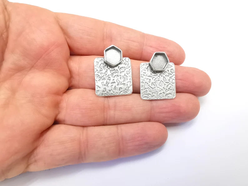 Earring Stud Base, Hammered Earring Blank, Ear Settings Resin Bezel, Cabochon Mounting, Antique Silver Plated Brass (8mm hexagon ) G35752