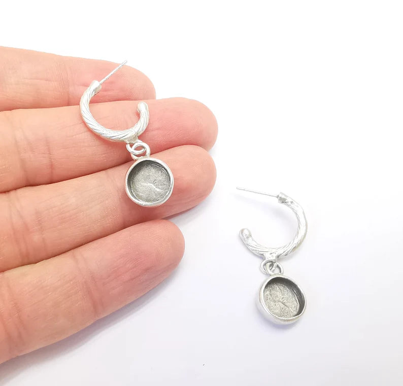 Earring Stud Base, Earring Blank, Ear Settings Resin Bezel, Cabochon Mounting, Antique Silver Plated Brass (10mm blanks) G35753