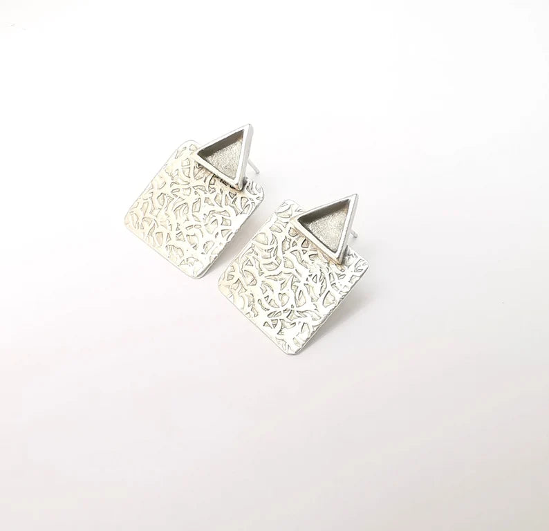 Earring Stud Base, Hammered Earring Blank, Ear Settings Resin Bezel, Cabochon Mounting, Antique Silver Plated Brass (8mm triangle) G35810