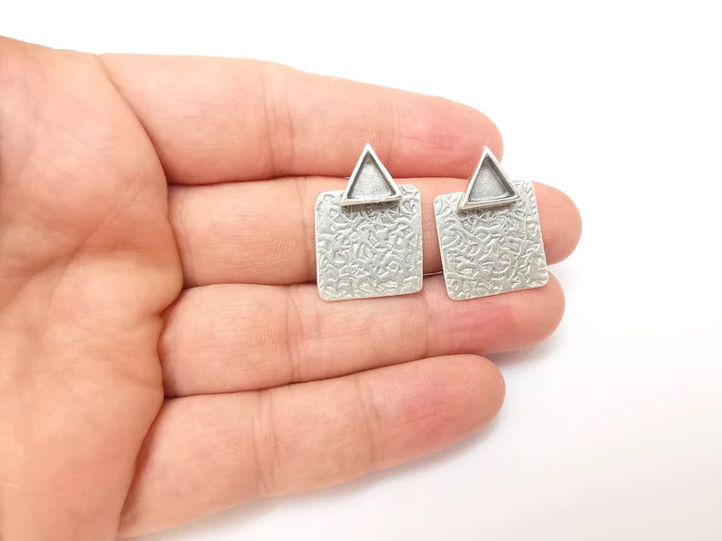 Earring Stud Base, Hammered Earring Blank, Ear Settings Resin Bezel, Cabochon Mounting, Antique Silver Plated Brass (8mm triangle) G35810