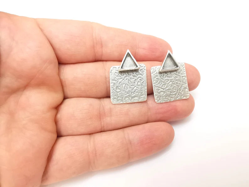 Earring Stud Base, Hammered Earring Blank, Ear Settings Resin Bezel, Cabochon Mounting, Antique Silver Plated Brass (8mm triangle) G35810