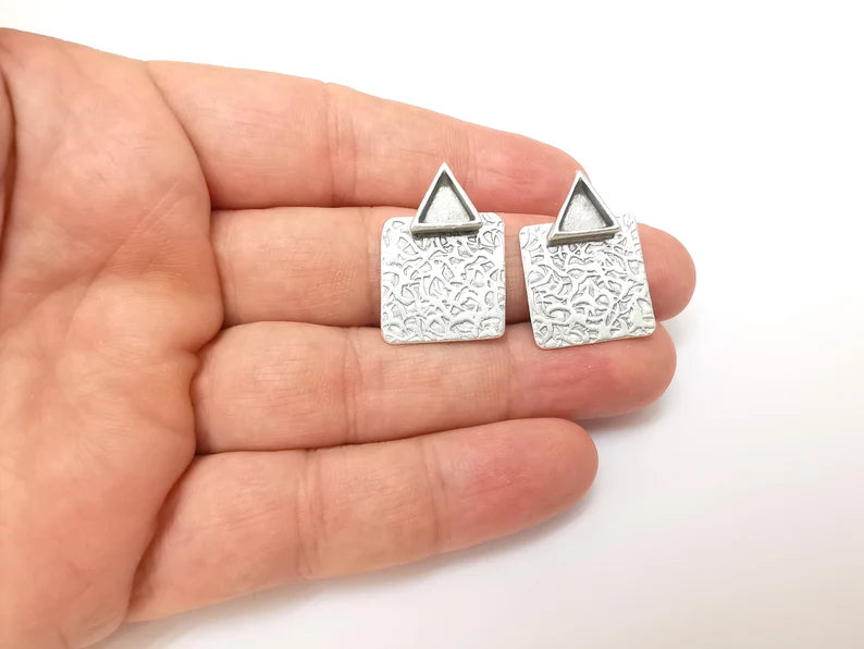 Earring Stud Base, Hammered Earring Blank, Ear Settings Resin Bezel, Cabochon Mounting, Antique Silver Plated Brass (8mm triangle) G35810