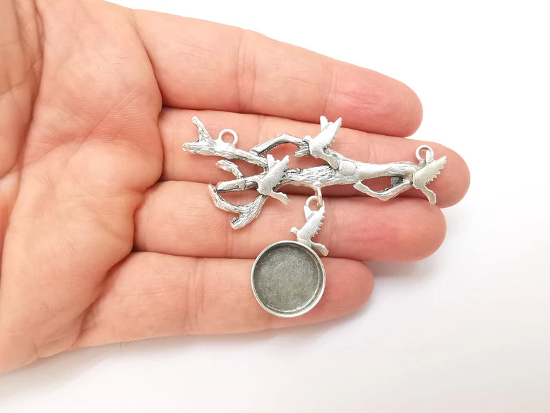 Tree Branch Bird Pendant Blank, Cabochon Bezel, Locket Base, inlay Mounting, Resin Necklace, Antique Silver Plated Brass 16mm bezel G35813