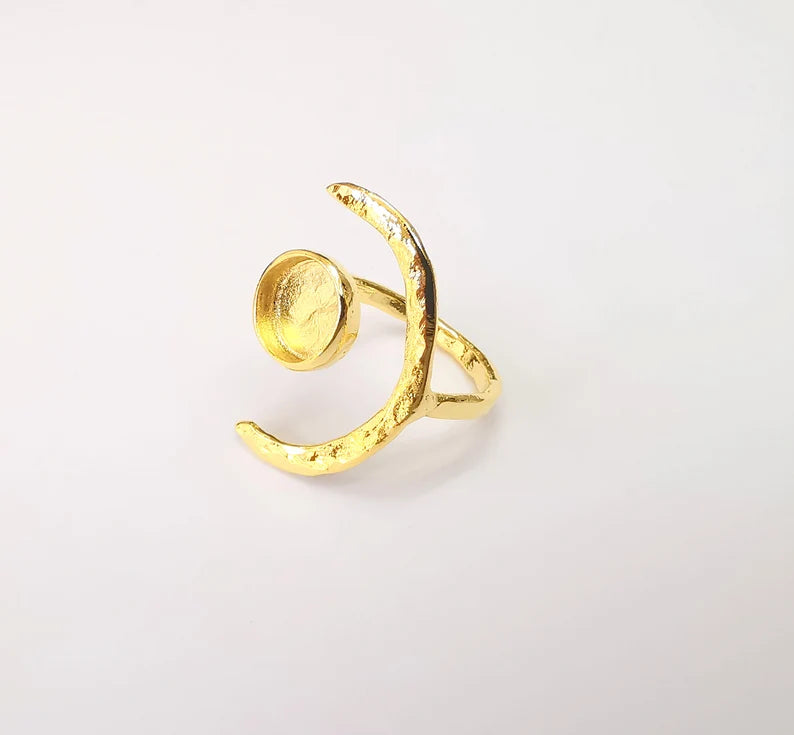 Gold Ring Crescent Setting, Moon Ring Blank, Resin Bezel, Celestial Ring Mounting, Epoxy Frame, Adjustable Antique Gold Plated 10mm G35619
