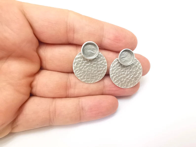 Earring Stud Base, Hammered Earring Blank, Ear Settings Resin Bezel, Cabochon Mounting, Antique Silver Plated Brass (10mm blanks) G35615