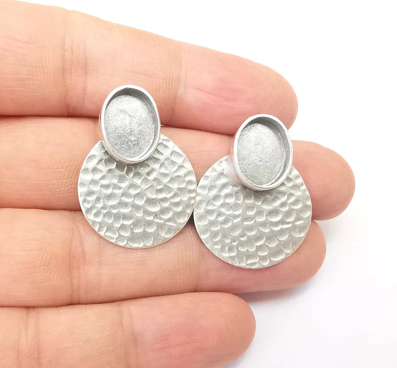 Earring Stud Base, Hammered Earring Blank, Ear Settings Resin Bezel, Cabochon Mounting, Antique Silver Plated Brass (13x10mm blanks) G35622