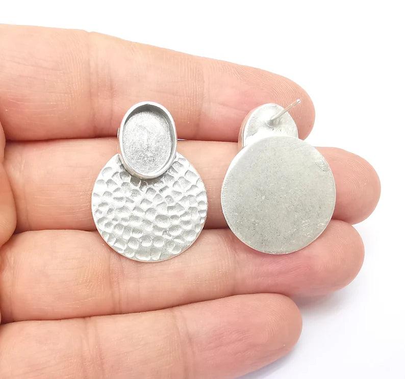 Earring Stud Base, Hammered Earring Blank, Ear Settings Resin Bezel, Cabochon Mounting, Antique Silver Plated Brass (13x10mm blanks) G35622