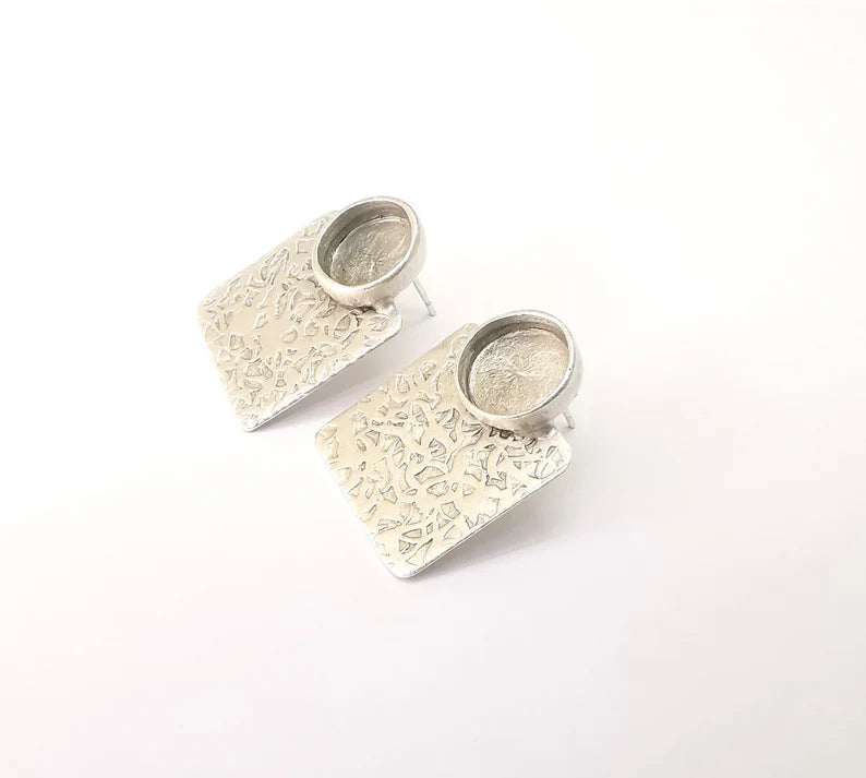 Earring Stud Base, Hammered Earring Blank, Ear Settings Resin Bezel, Cabochon Mounting, Antique Silver Plated Brass (10mm blanks) G35627
