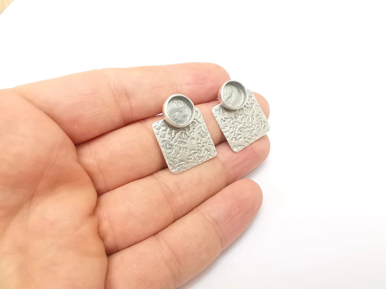 Earring Stud Base, Hammered Earring Blank, Ear Settings Resin Bezel, Cabochon Mounting, Antique Silver Plated Brass (10mm blanks) G35627