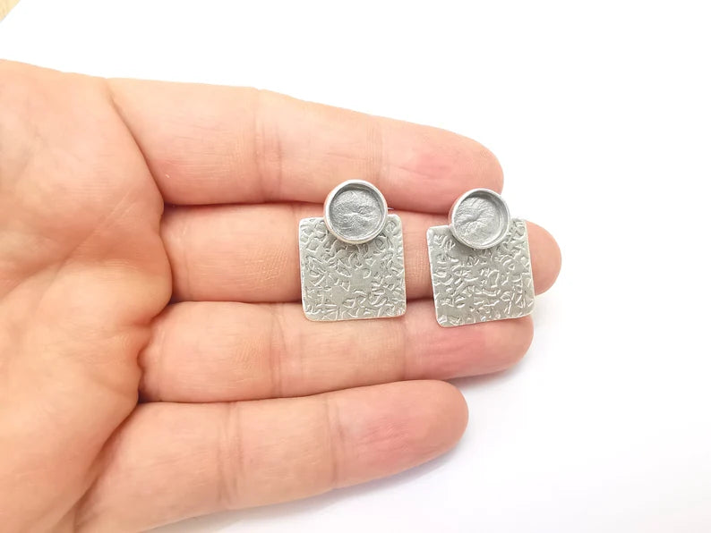 Earring Stud Base, Hammered Earring Blank, Ear Settings Resin Bezel, Cabochon Mounting, Antique Silver Plated Brass (10mm blanks) G35627