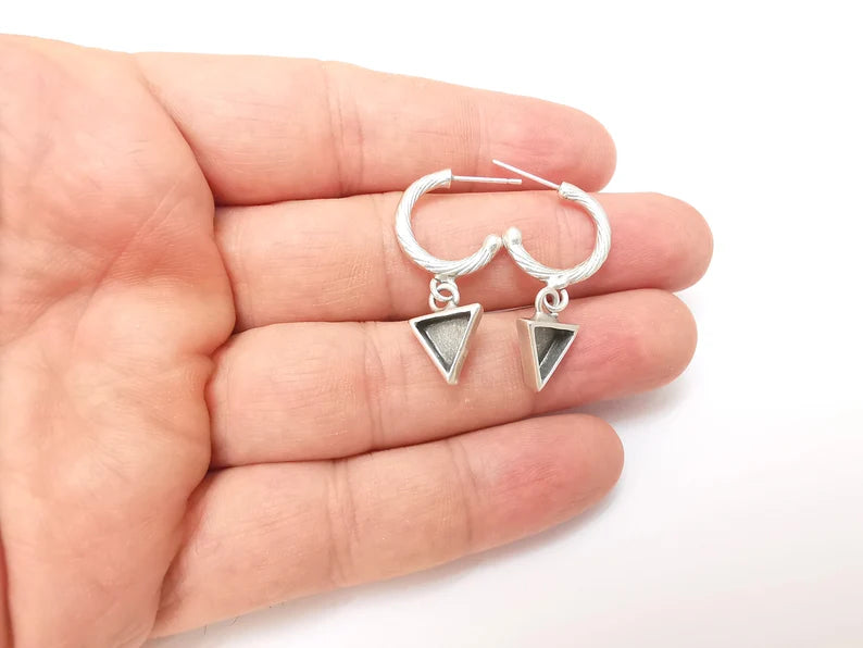 Earring Stud Base, Earring Blank, Ear Settings Resin Bezel, Cabochon Mounting, Antique Silver Plated Brass (8mm bezel) G35817