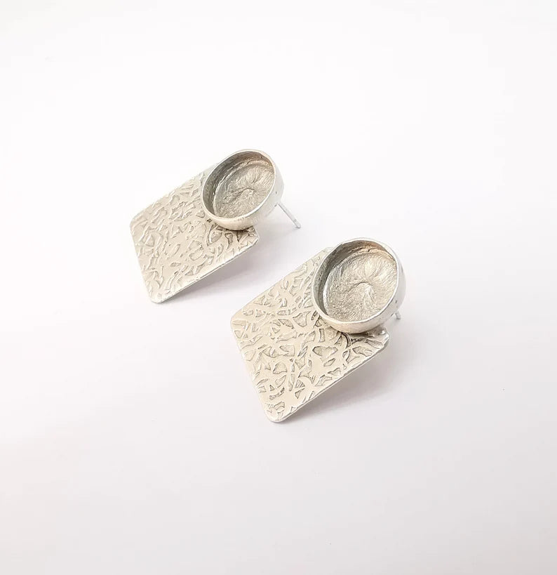 Earring Stud Base, Hammered Earring Blank, Ear Settings Resin Bezel, Cabochon Mounting, Antique Silver Plated Brass (12mm blanks) G35822