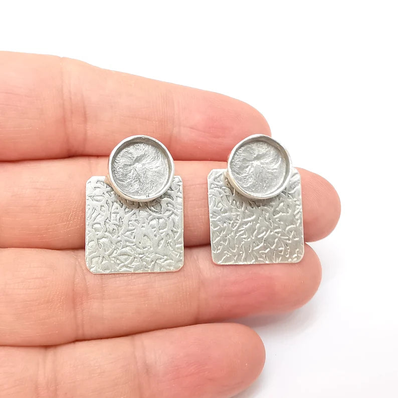 Earring Stud Base, Hammered Earring Blank, Ear Settings Resin Bezel, Cabochon Mounting, Antique Silver Plated Brass (12mm blanks) G35822