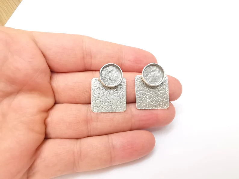 Earring Stud Base, Hammered Earring Blank, Ear Settings Resin Bezel, Cabochon Mounting, Antique Silver Plated Brass (12mm blanks) G35822