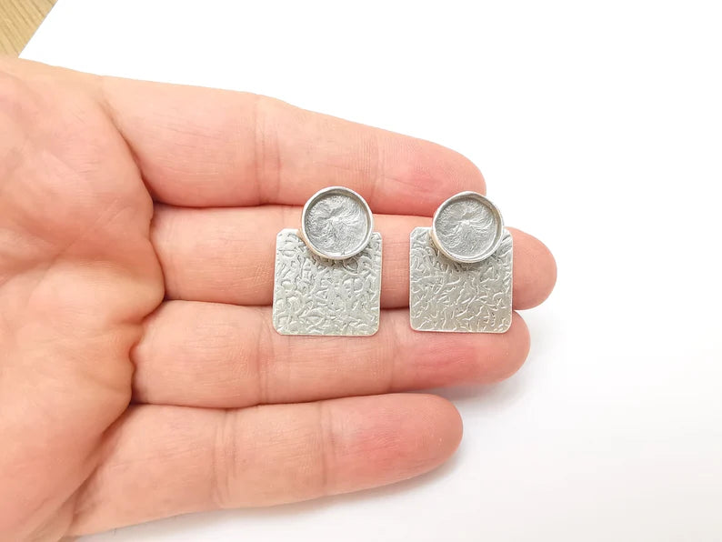 Earring Stud Base, Hammered Earring Blank, Ear Settings Resin Bezel, Cabochon Mounting, Antique Silver Plated Brass (12mm blanks) G35822
