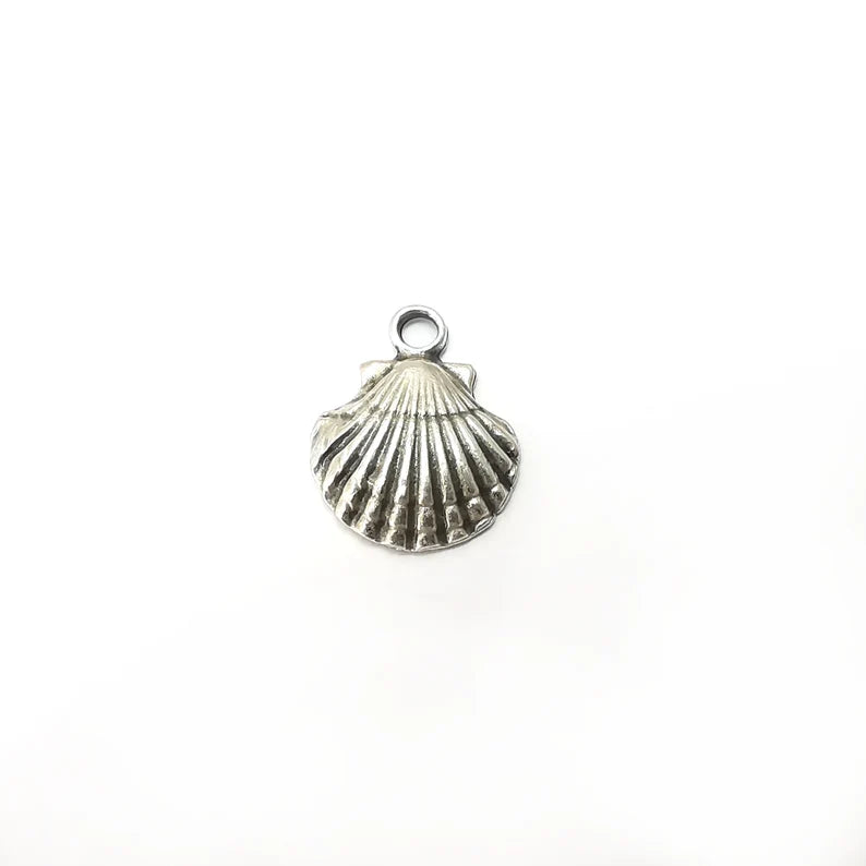 Scallop Dangle Charms, Sea Shell Charm, Dangle Charm, DIY Charms, Earring Charm, Silver Necklace Parts, Antique Silver Plated 17x13mm G28401