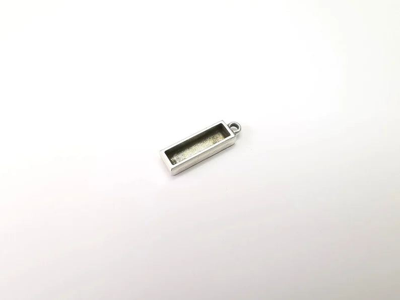 2 Silver Rectangle Blank, Resin Kit, Charm Frame, Pendant Bezel, Earring Base, Cabochon inlay Mountings, Antique Silver Plated 20x5mm G35651