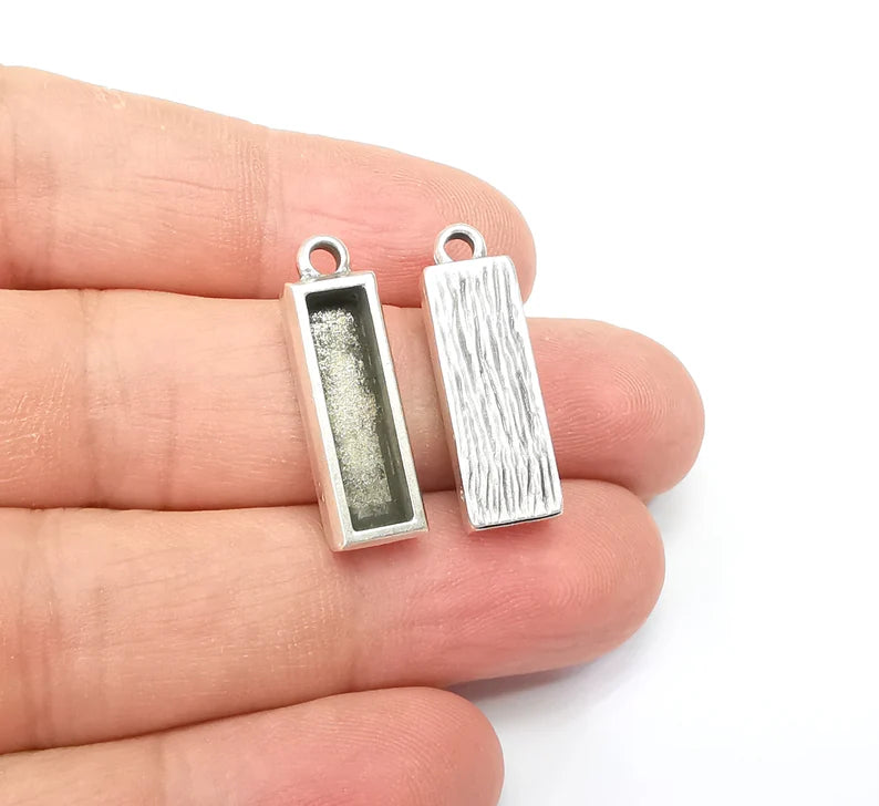 2 Silver Rectangle Blank, Resin Kit, Charm Frame, Pendant Bezel, Earring Base, Cabochon inlay Mountings, Antique Silver Plated 20x5mm G35651