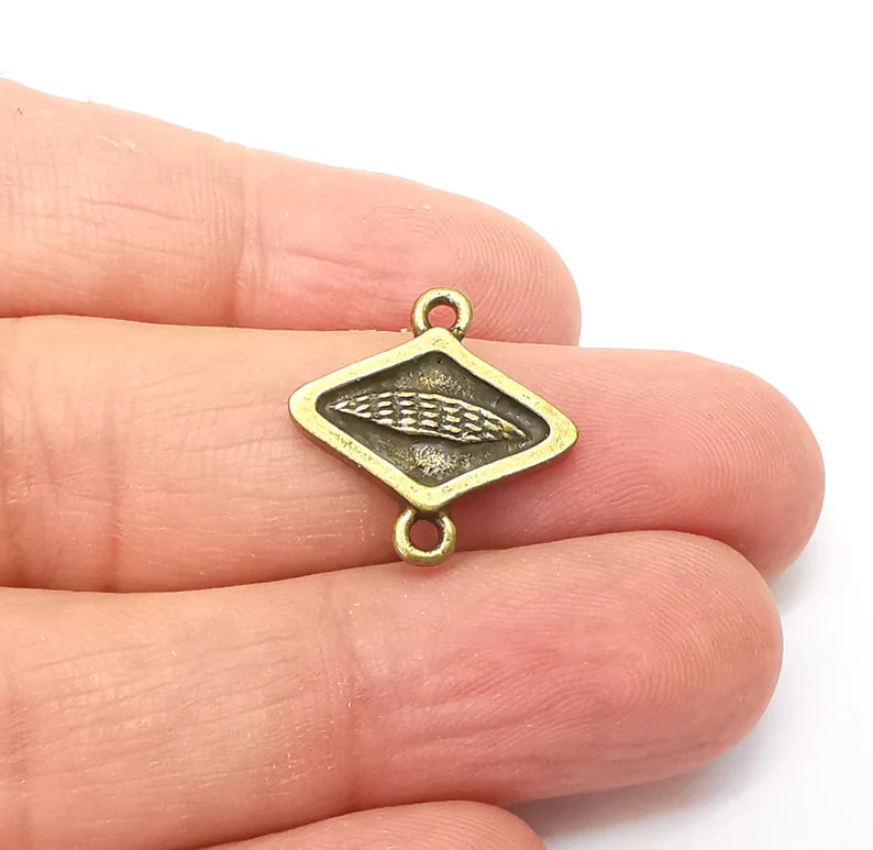 5 Bronze Connector Charms, Boho Charm, Rustic Charm, Earring Charm, Bronze Pendant, Necklace Parts, Antique Bronze Plated 19x19mm G35685