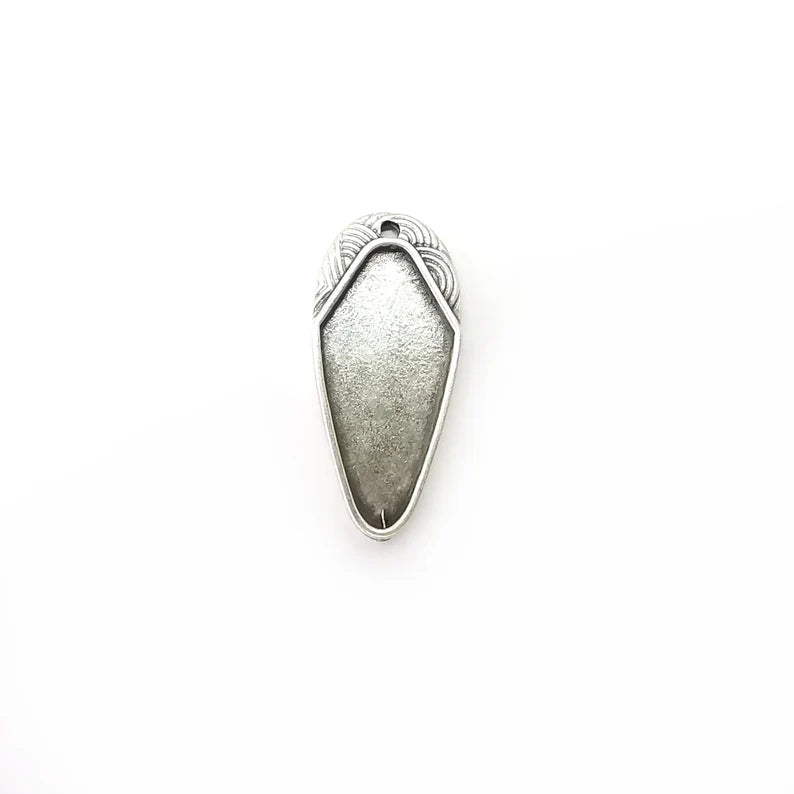 4 Silver Charms Blank, Earring Charms Base, Cabochon Bezel, inlay Mounting, Resin Necklace, Antique Silver Plated Brass 22x10mm blank G35711