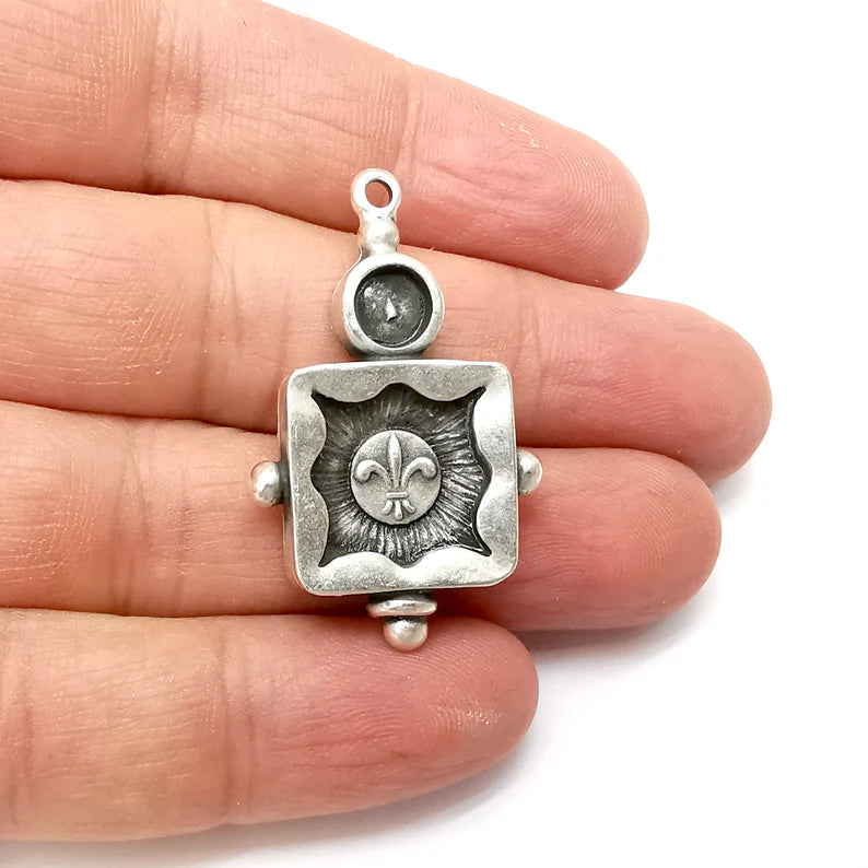 Silver Dangle Charms Blank, Earring Charms Base, Cabochon Bezel, inlay Mounting, Resin Necklace, Antique Silver Plated 41x25mm G35717