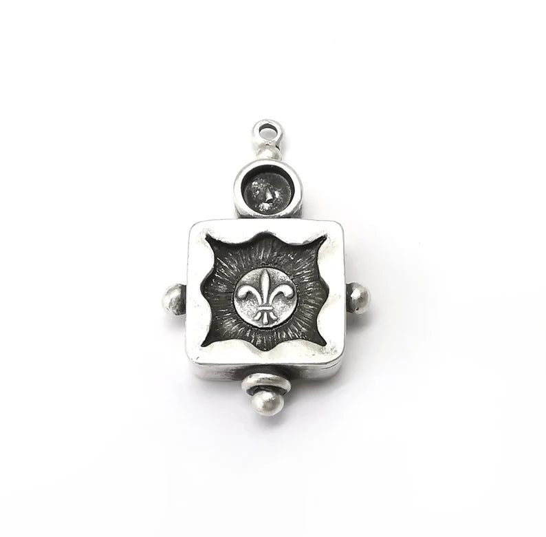 Silver Dangle Charms Blank, Earring Charms Base, Cabochon Bezel, inlay Mounting, Resin Necklace, Antique Silver Plated 41x25mm G35717