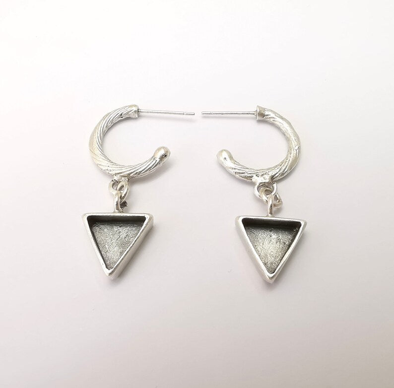 Earring Stud Base, Earring Blank, Ear Settings Resin Bezel, Cabochon Mounting, Antique Silver Plated Brass (10mm triangle blanks) G35727