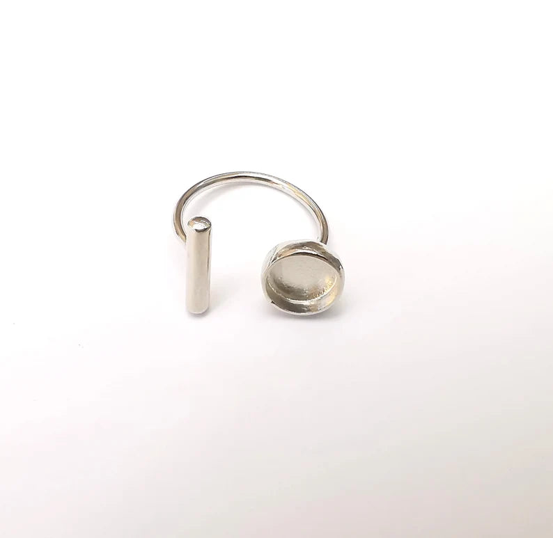 Shiny Silver Rod and Round Ring Setting, Cabochon Blank, Resin Bezel, Ring Mounting, Epoxy Base, Adjustable Rhodium Plated Brass 8mm G35899