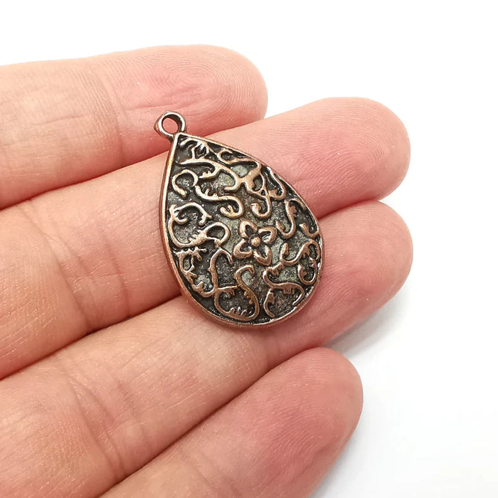 2 Copper Dangle Charms, Hammered Boho Charm, Rustic Charm, Earring Charm, Copper Pendant, Necklace Parts, Antique Copper Plated 32x21mm G35915