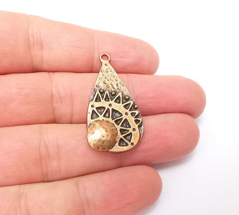 Copper Dangle Charms, Hammered Boho Charm, Rustic Charm, Earring Charm, Copper Pendant, Necklace Parts, Antique Copper Plated 37x19mm G35928