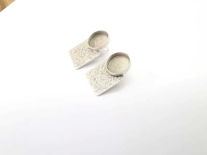 Earring Stud Base, Hammered Earring Blank, Ear Settings Resin Bezel, Cabochon Mounting, Antique Silver Plated Brass (14mm blanks) G35746