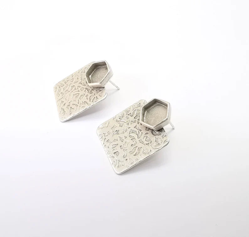 Earring Stud Base, Hammered Earring Blank, Ear Settings Resin Bezel, Cabochon Mounting, Antique Silver Plated Brass (8mm hexagon ) G35752