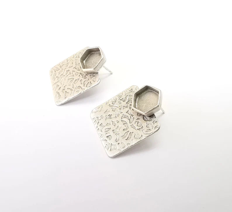 Earring Stud Base, Hammered Earring Blank, Ear Settings Resin Bezel, Cabochon Mounting, Antique Silver Plated Brass (8mm hexagon ) G35752