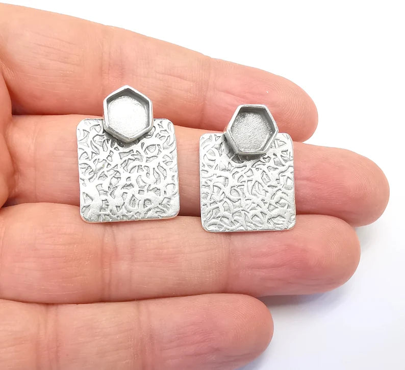 Earring Stud Base, Hammered Earring Blank, Ear Settings Resin Bezel, Cabochon Mounting, Antique Silver Plated Brass (8mm hexagon ) G35752
