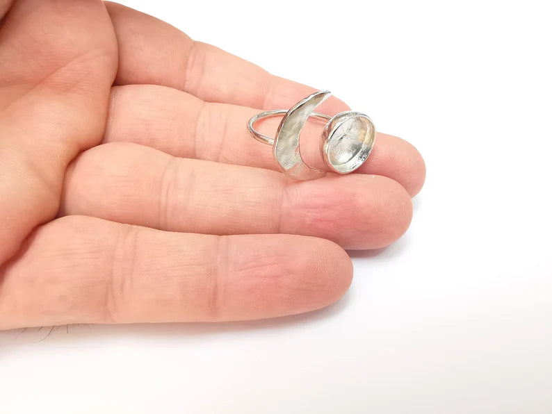 Shiny Silver Hammered Crescent Ring Setting, Cabochon Blank, Resin Bezel Mounting, Epoxy Frame, Adjustable Rhodium Plated Brass 12mm G35931