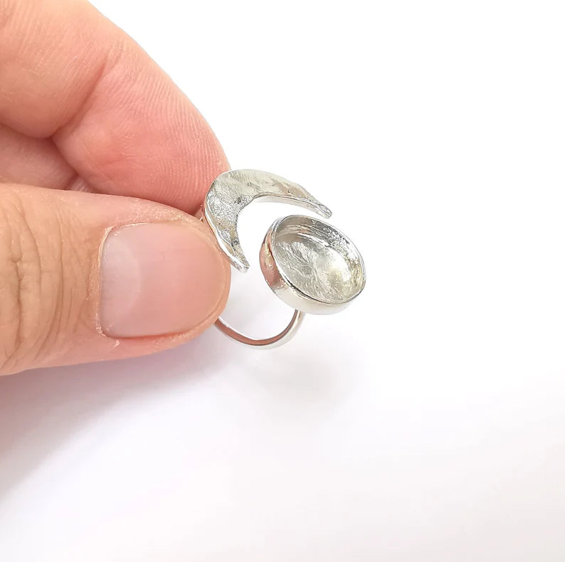 Shiny Silver Hammered Crescent Ring Setting, Cabochon Blank, Resin Bezel Mounting, Epoxy Frame, Adjustable Rhodium Plated Brass 12mm G35931