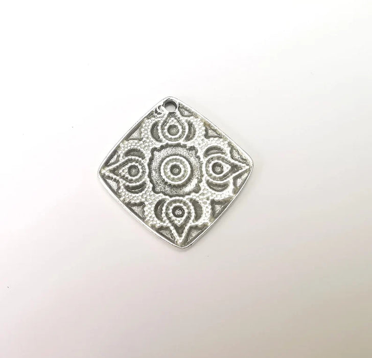 Silver Rustic Charms, Hammered Boho Charm, Ethnic Charm, Earring Charm, Silver Pendant, Necklace Parts, Antique Silver Plated 32mm G35770