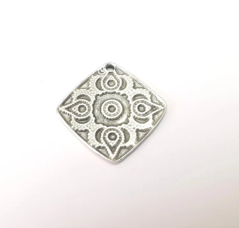 Silver Rustic Charms, Hammered Boho Charm, Ethnic Charm, Earring Charm, Silver Pendant, Necklace Parts, Antique Silver Plated 32mm G35770