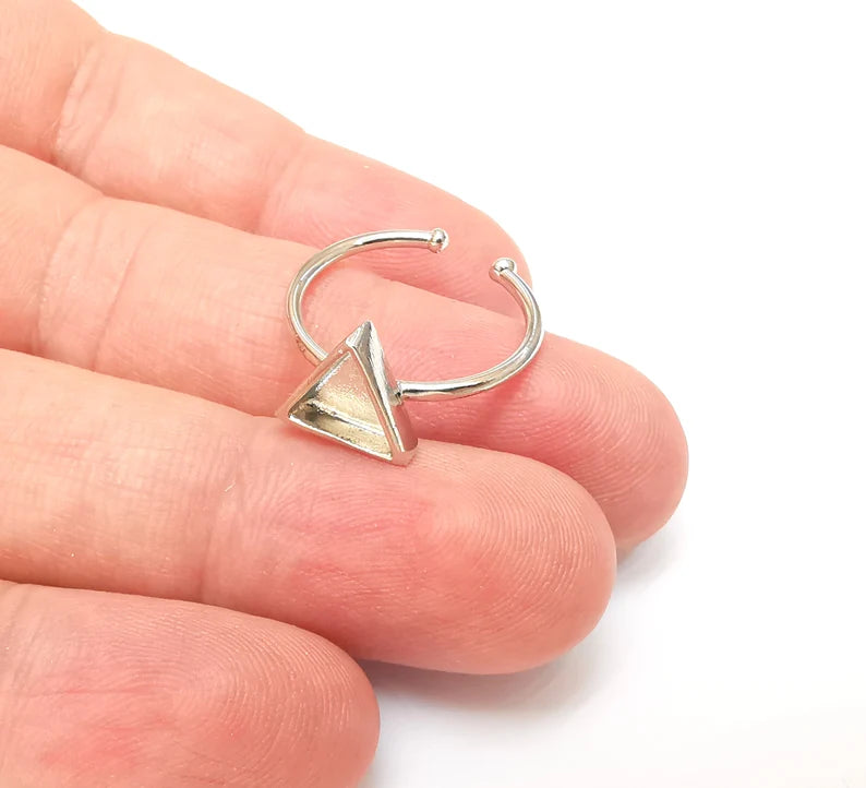 Shiny Silver Triangle Ring Setting, Cabochon Blank, Resin Bezel, Ring Mounting, Epoxy Frame, Adjustable Rhodium Plated Brass 8mm G35967