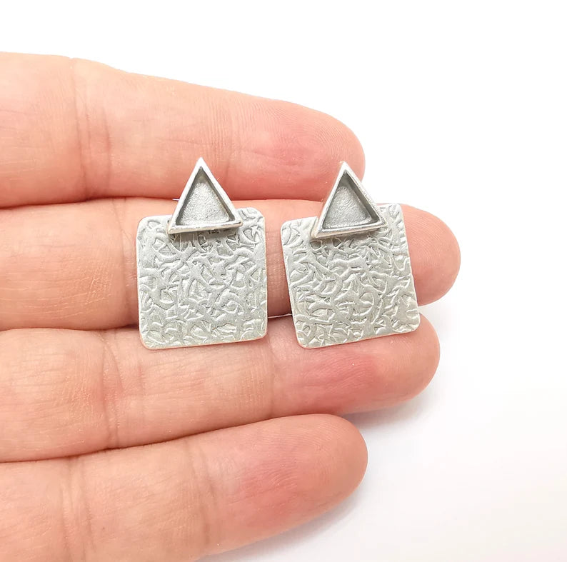 Earring Stud Base, Hammered Earring Blank, Ear Settings Resin Bezel, Cabochon Mounting, Antique Silver Plated Brass (8mm triangle) G35810