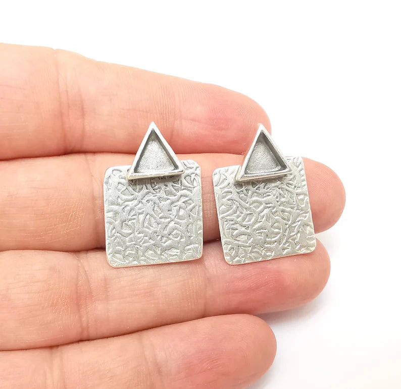 Earring Stud Base, Hammered Earring Blank, Ear Settings Resin Bezel, Cabochon Mounting, Antique Silver Plated Brass (8mm triangle) G35810