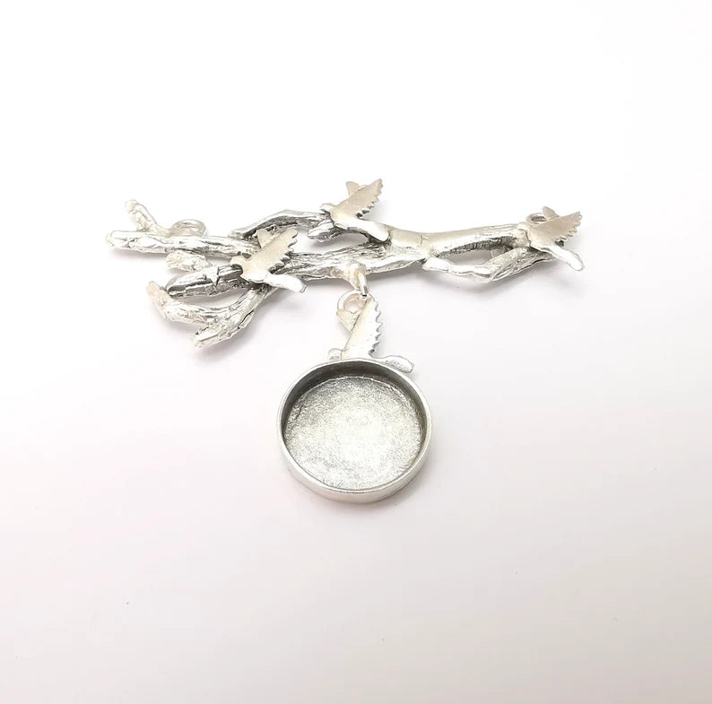 Tree Branch Bird Pendant Blank, Cabochon Bezel, Locket Base, inlay Mounting, Resin Necklace, Antique Silver Plated Brass 16mm bezel G35813