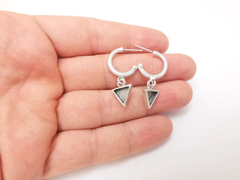 Earring Stud Base, Earring Blank, Ear Settings Resin Bezel, Cabochon Mounting, Antique Silver Plated Brass (8mm bezel) G35817